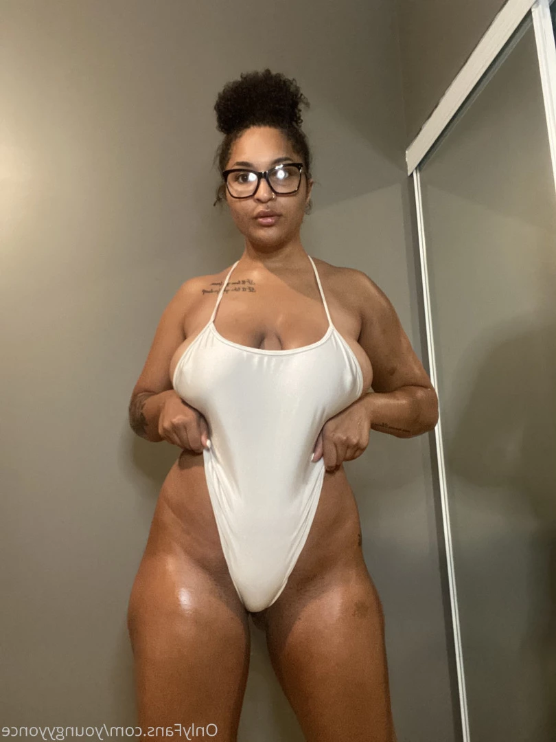 Yoncé [ youngyyonce ] Onlyfans leaked photo 8025656 on Hotleaks.tv