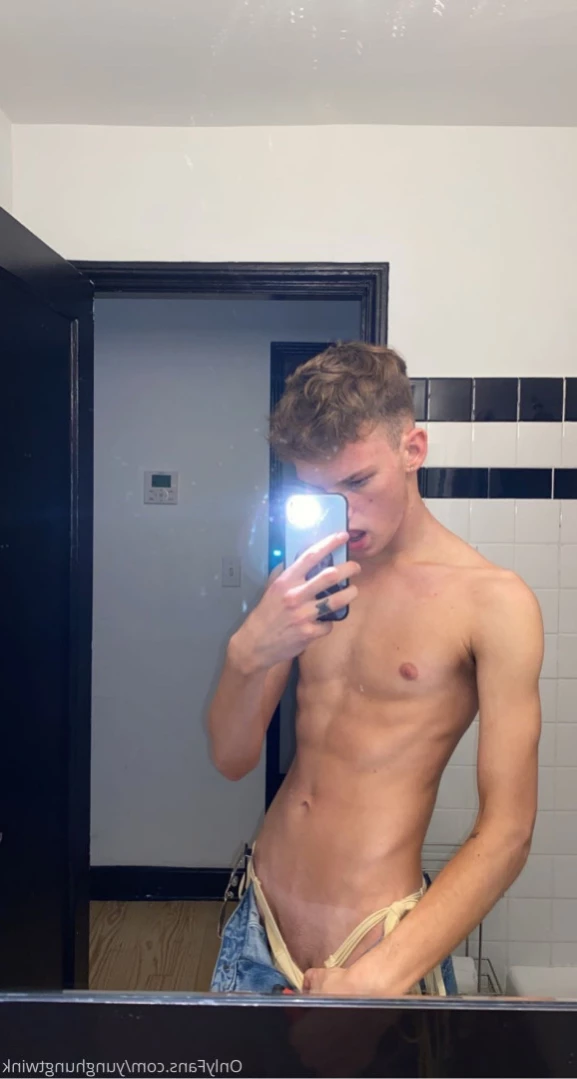 Yung [ yunghungtwink ] Onlyfans leaked photo 16134458 on Hotleaks.tv