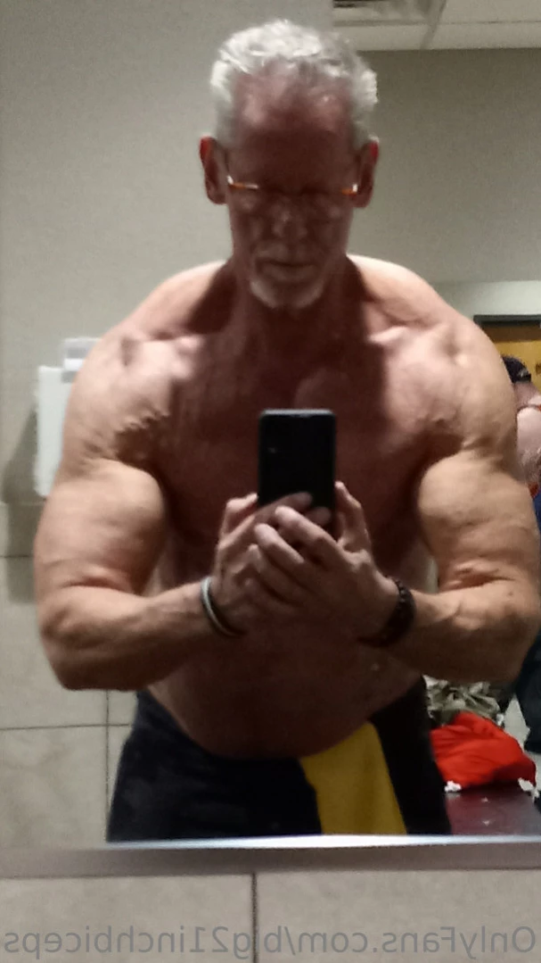 Mastersbodybuilder [ big21inchbiceps ] Onlyfans leaked photo 16487985 on Hotleaks.tv