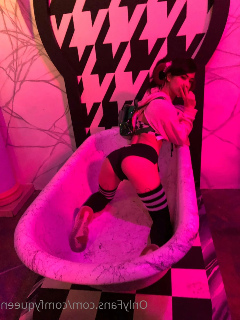 LuxxxTheFox [ comfyqueen ] Onlyfans leaked photo 13138913 on Hotleaks.tv