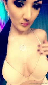 1647618