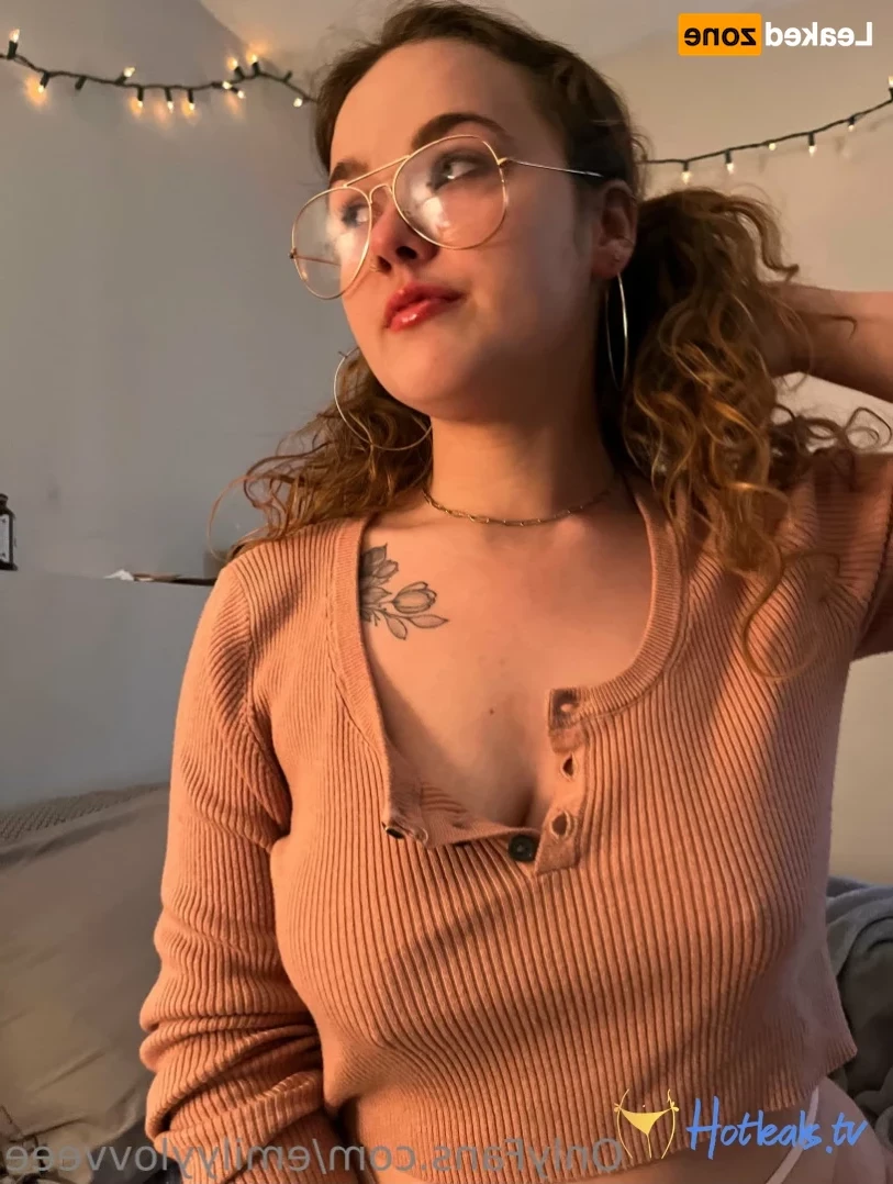 emilyylovveee Onlyfans leaked photo 13984500 on Hotleaks.tv