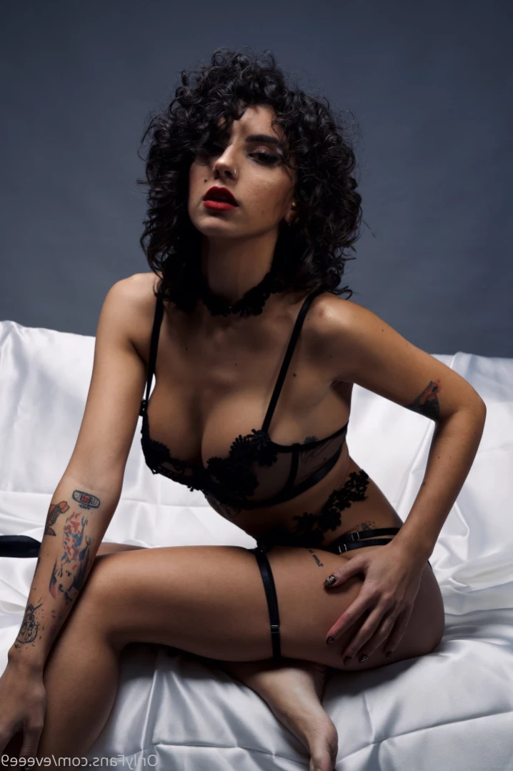 Evelyn [ eveee9 ] Onlyfans leaked photo 12964382 on Hotleaks.tv