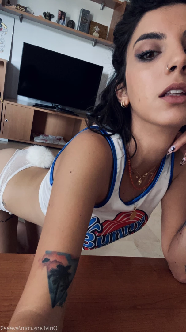 Evelyn [ eveee9 ] Onlyfans leaked photo 13240447 on Hotleaks.tv
