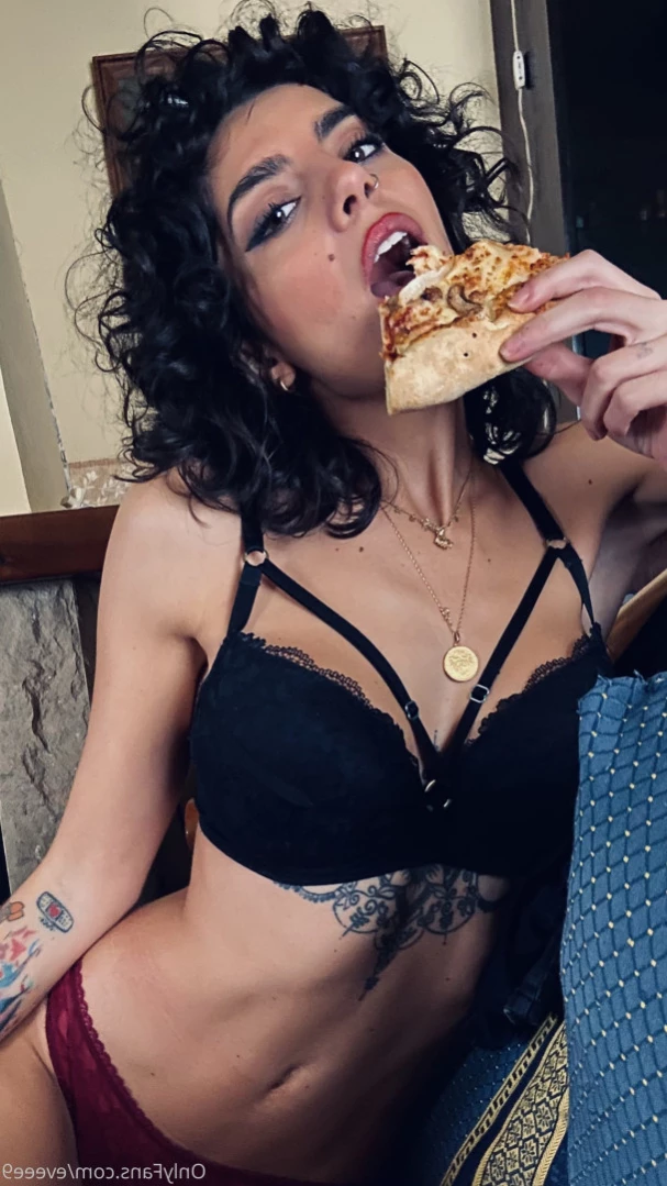 Evelyn [ eveee9 ] Onlyfans leaked photo 14596459 on Hotleaks.tv