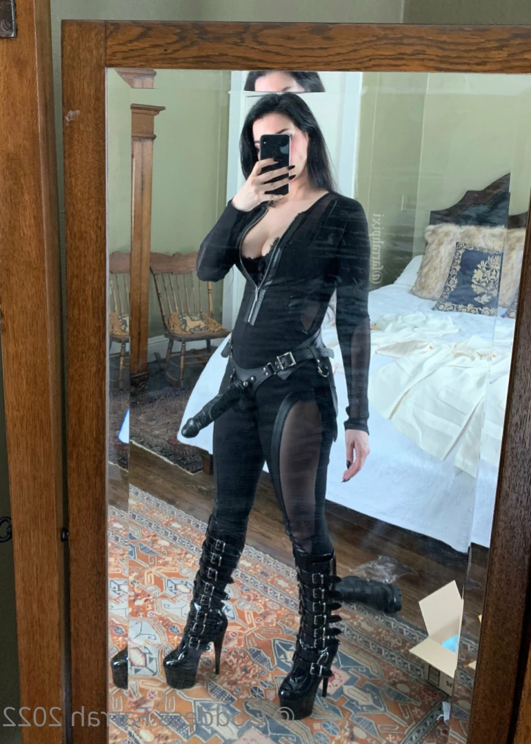 🖤𝕲𝖔𝖉𝖉𝖊𝖘𝖘 𝕱𝖆𝖗𝖗𝖆𝖍🖤 [ farrahderossi ] Onlyfans leaked photo 12936284 on Hotleaks.tv