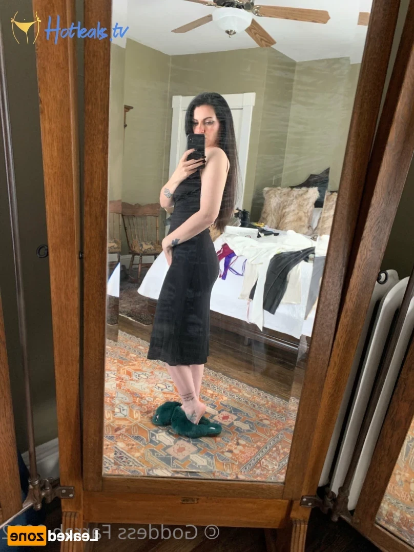 🖤𝕲𝖔𝖉𝖉𝖊𝖘𝖘 𝕱𝖆𝖗𝖗𝖆𝖍🖤 [ farrahderossi ] Onlyfans leaked photo 16306810 on Hotleaks.tv