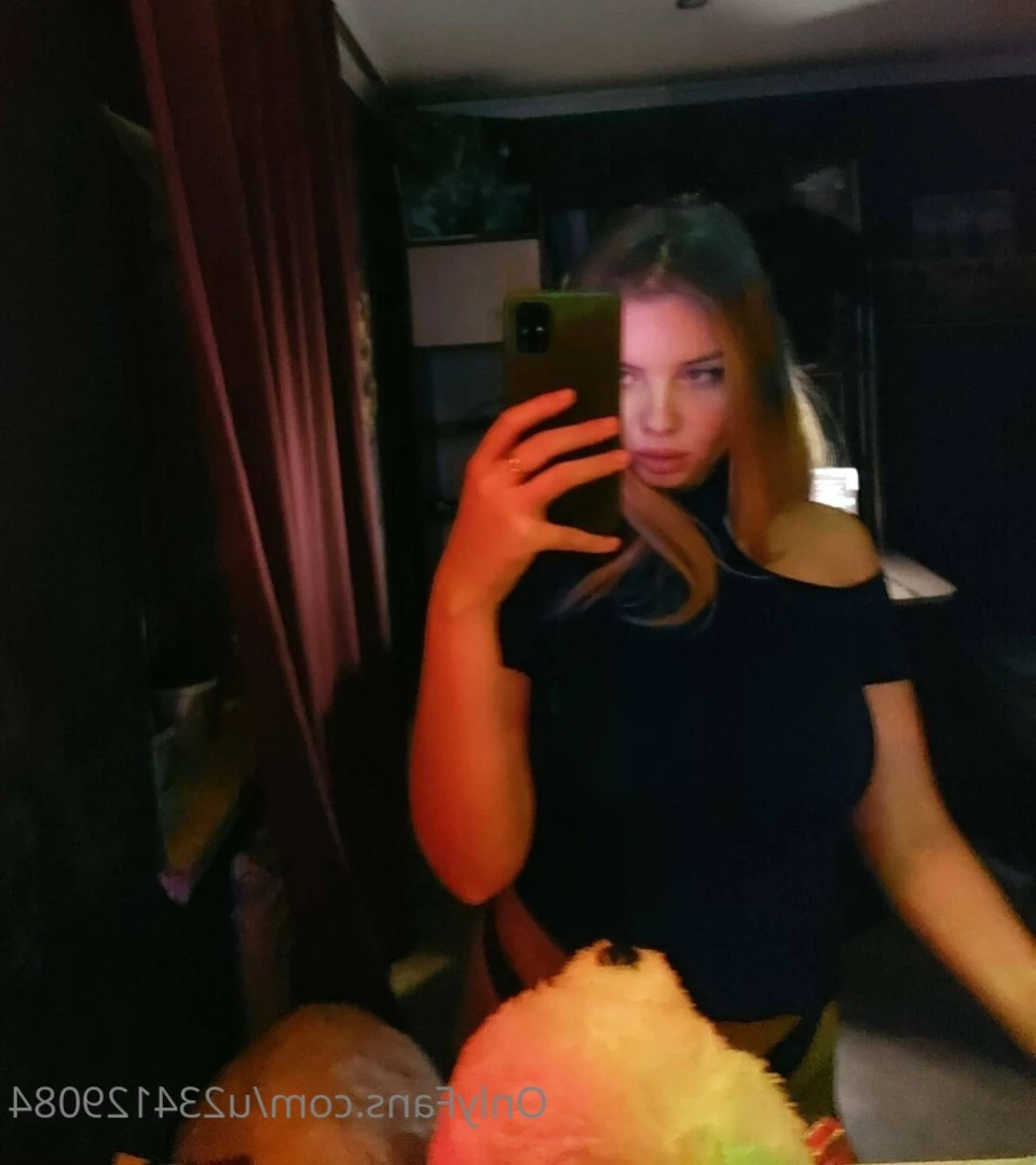 flora_belll Onlyfans leaked photo 12449844 on Hotleaks.tv