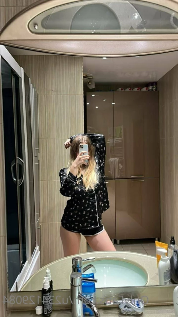 flora_belll Onlyfans leaked photo 14082576 on Hotleaks.tv