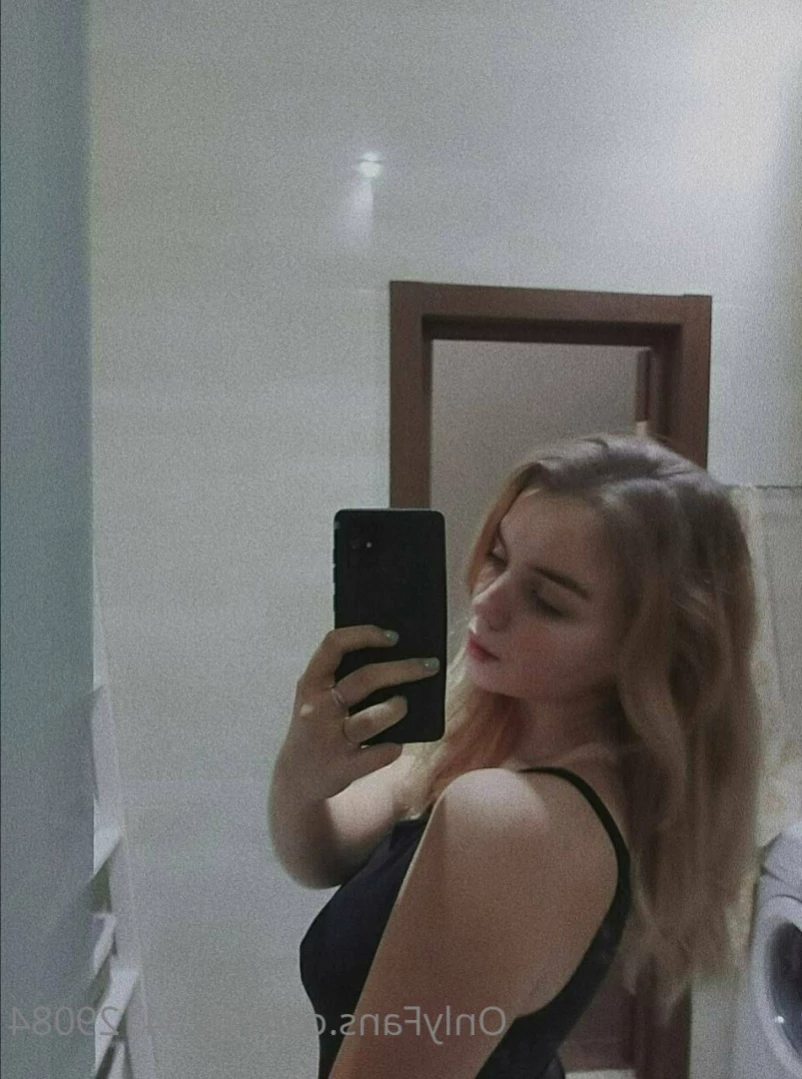 flora_belll Onlyfans leaked photo 15815627 on Hotleaks.tv