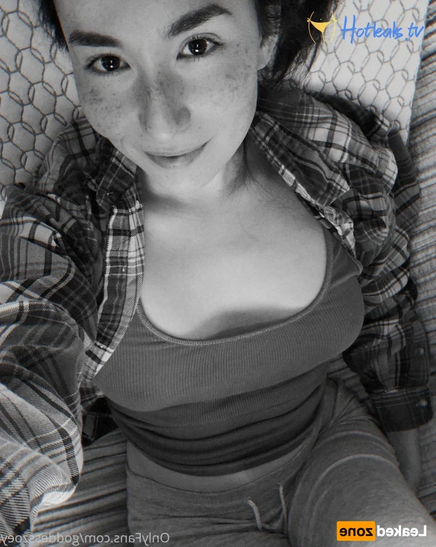 🟢 GoddessZoey [ goddesszoey ] Onlyfans leaked photo 16203355 on Hotleaks.tv