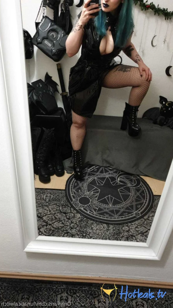 lunaticalwitch Onlyfans leaked photo 11357571 on Hotleaks.tv