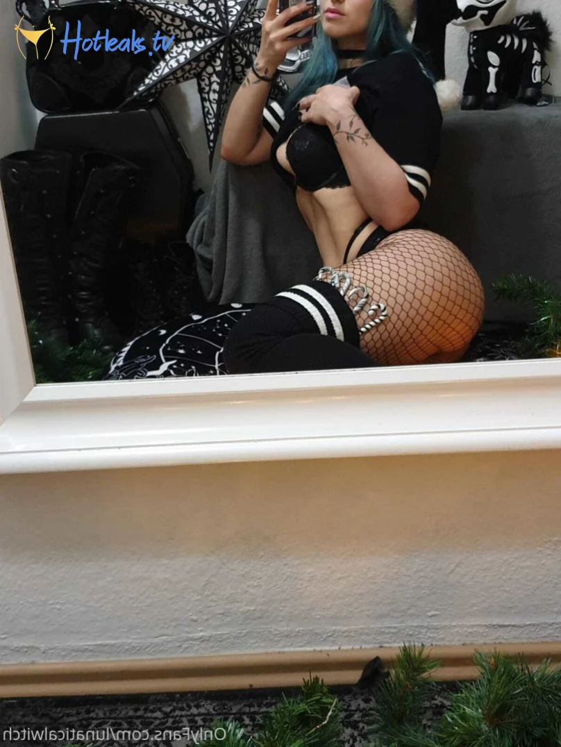 lunaticalwitch Onlyfans leaked photo 13017245 on Hotleaks.tv