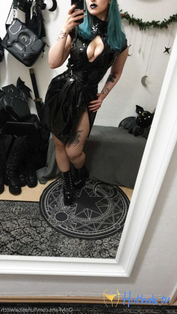 lunaticalwitch Onlyfans leaked photo 15572130 on Hotleaks.tv