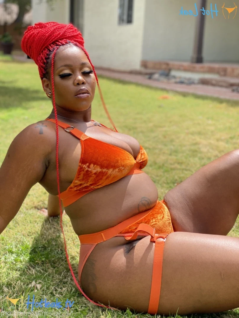𝓐𝓷𝓪𝓵 𝓠𝓾𝓮𝓮𝓷 [ missniemacream ] Onlyfans leaked photo 12384156 on Hotleaks.tv