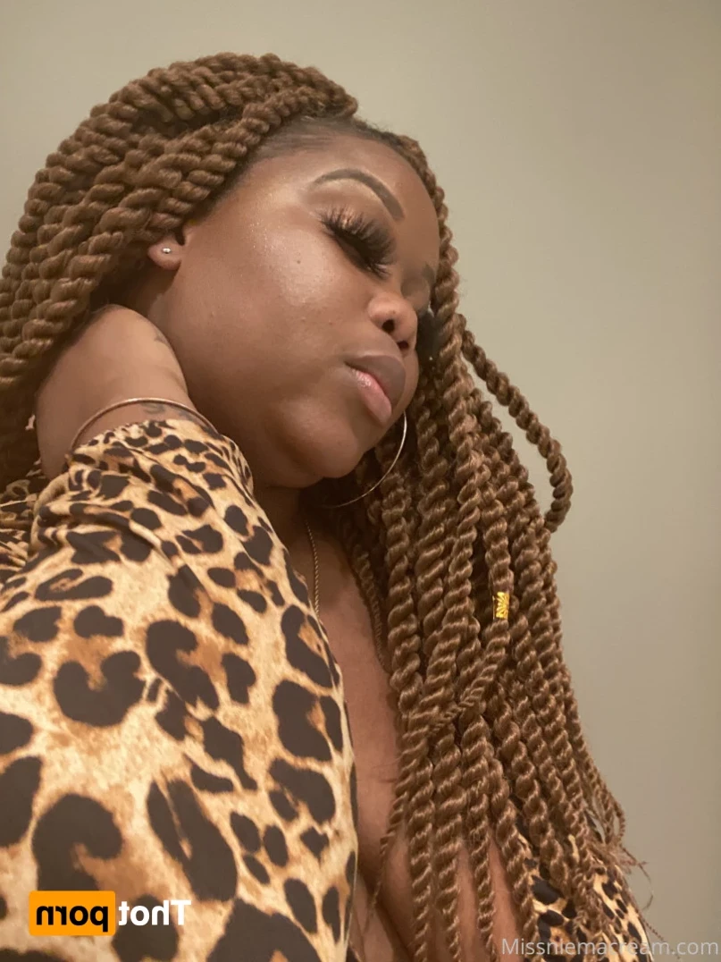 𝓐𝓷𝓪𝓵 𝓠𝓾𝓮𝓮𝓷 [ missniemacream ] Onlyfans leaked photo 15603257 on Hotleaks.tv