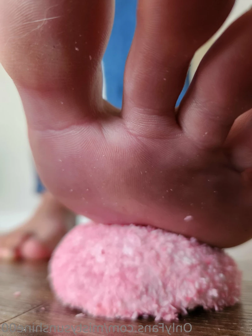 Giantess Misty [ mistysunshine00 ] Onlyfans leaked photo 13422748 on Hotleaks.tv