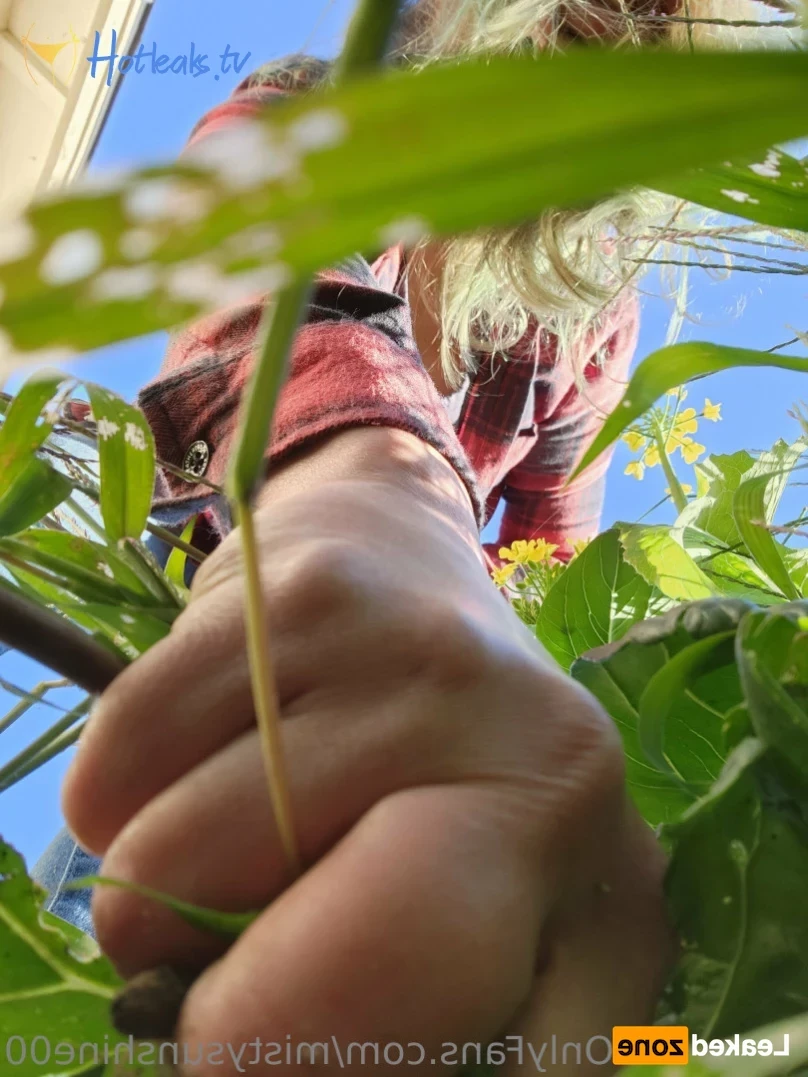 Giantess Misty [ mistysunshine00 ] Onlyfans leaked photo 14954650 on Hotleaks.tv