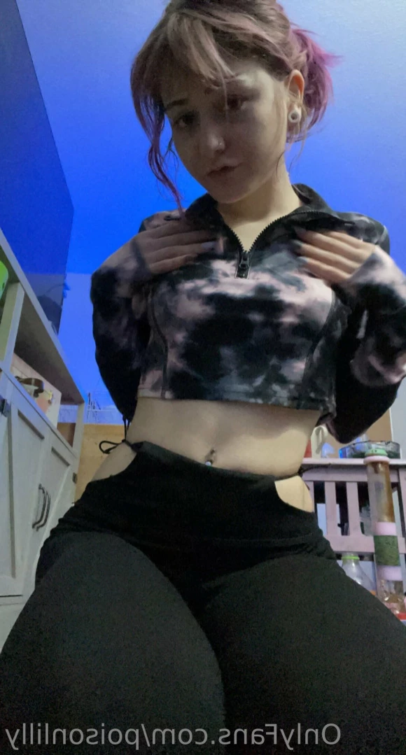 Lilly Pod [ poisonlilly ] Onlyfans leaked photo 11425893 on Hotleaks.tv