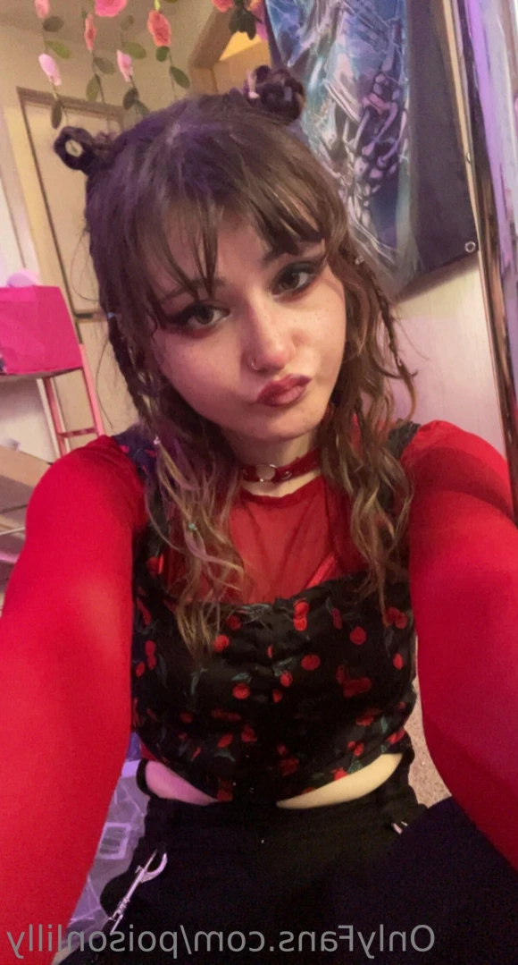 Lilly Pod [ poisonlilly ] Onlyfans leaked photo 12378247 on Hotleaks.tv