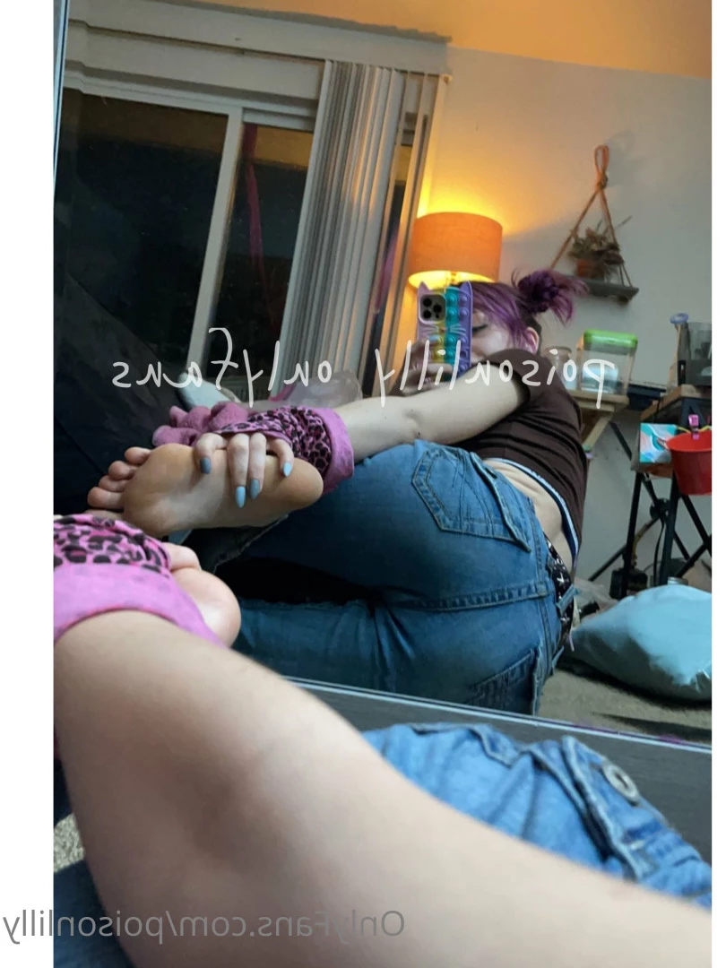 Lilly Pod [ poisonlilly ] Onlyfans leaked photo 13879184 on Hotleaks.tv