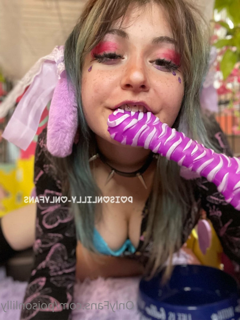 Lilly Pod [ poisonlilly ] Onlyfans leaked photo 15472600 on Hotleaks.tv