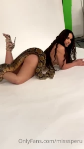 1652821