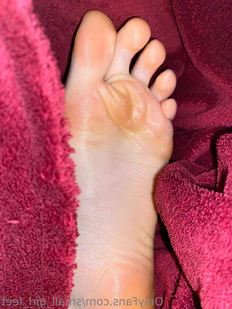 small_girl_feet Onlyfans leaked photo 14237068 on Hotleaks.tv