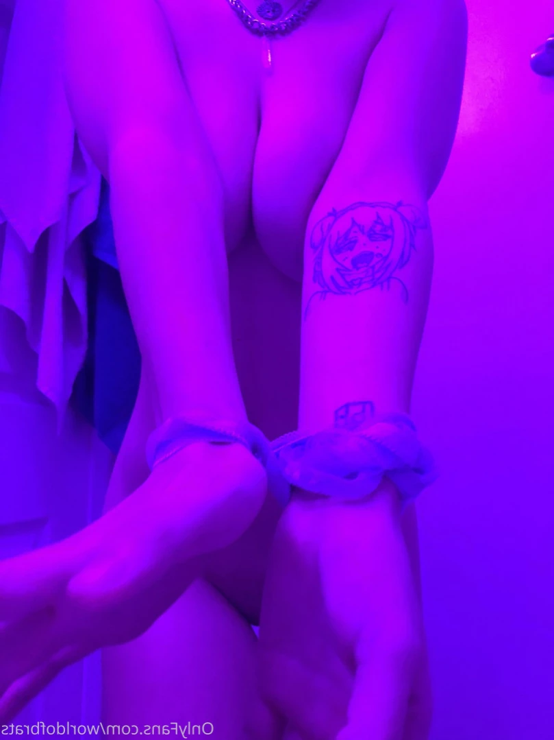 𝙩𝙞𝙣𝙠 ✧ [ worldofbrats ] Onlyfans leaked photo 11943380 on Hotleaks.tv