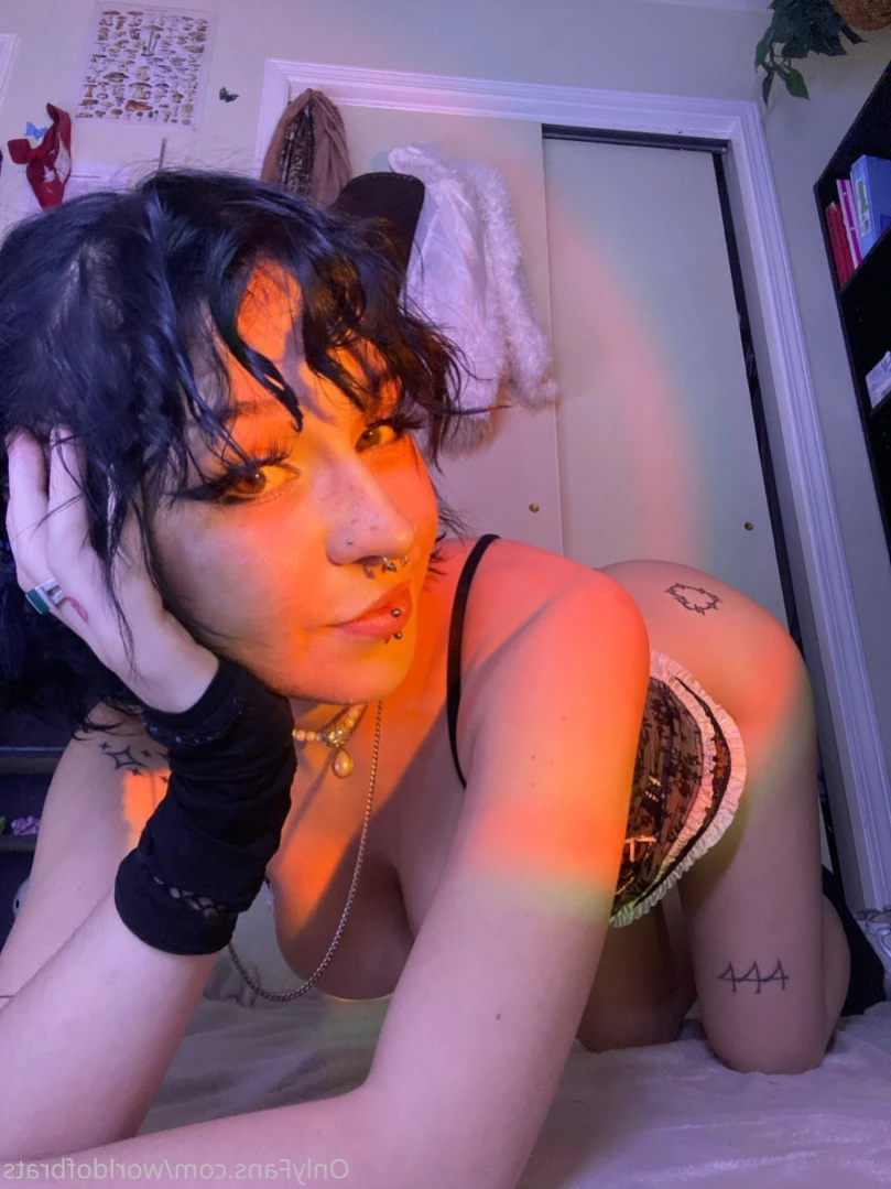 𝙩𝙞𝙣𝙠 ✧ [ worldofbrats ] Onlyfans leaked photo 15428842 on Hotleaks.tv