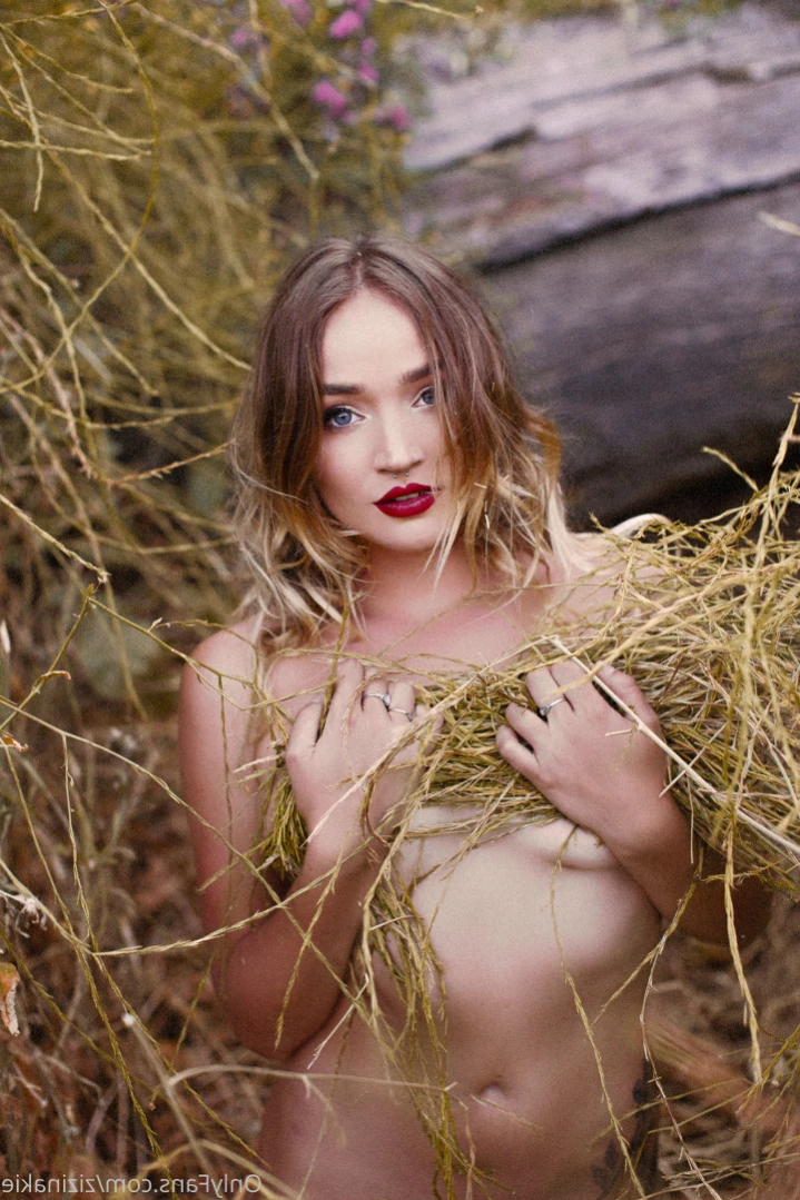 Zizi [ zizinakie ] Onlyfans leaked photo 13185463 on Hotleaks.tv