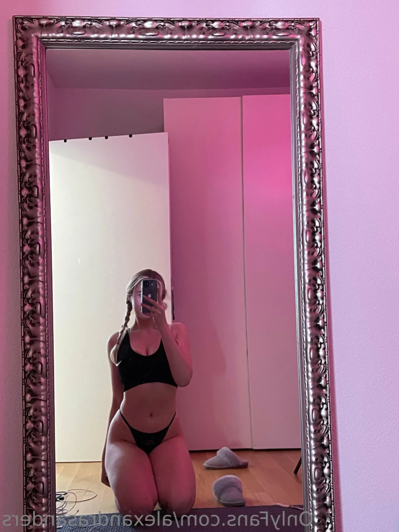 alexandrasanders Onlyfans leaked photo 14090425 on Hotleaks.tv
