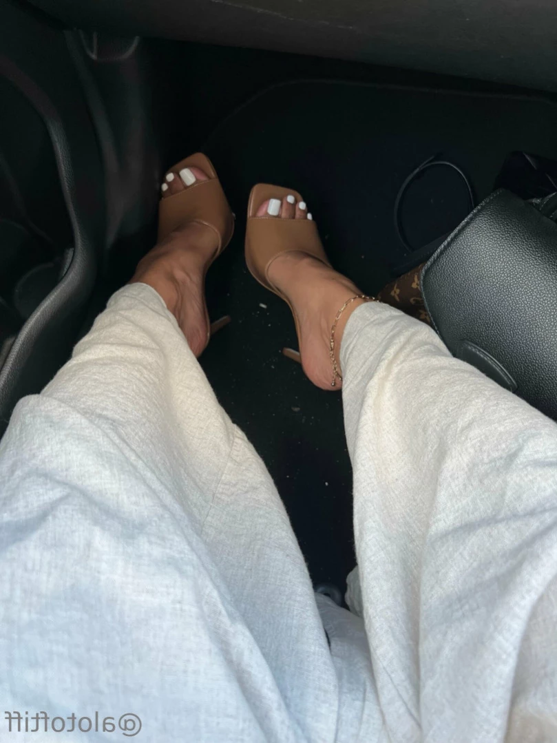 t i f f a n y [ alotoftiff ] Onlyfans leaked photo 12902787 on Hotleaks.tv