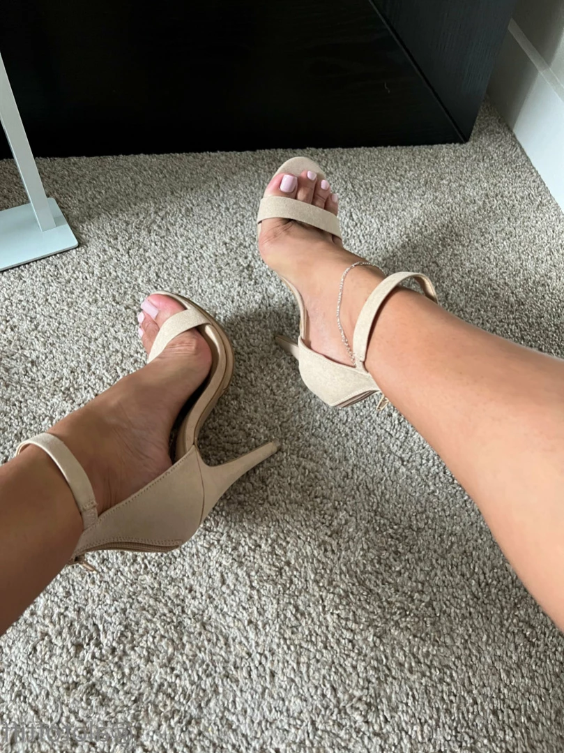 t i f f a n y [ alotoftiff ] Onlyfans leaked photo 14644293 on Hotleaks.tv