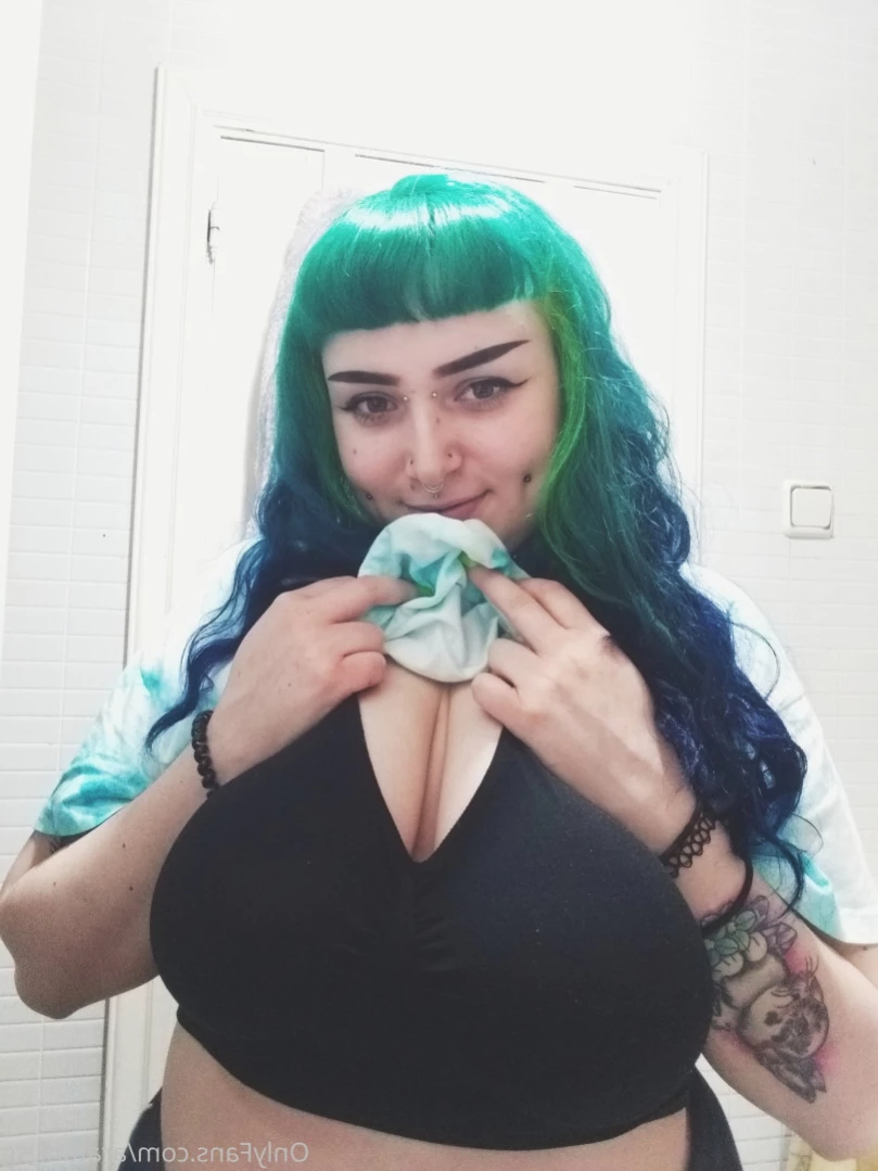 Aratani💙 Your fav curvy and waifu✨️ [ arataani ] Onlyfans leaked photo 11665655 on Hotleaks.tv