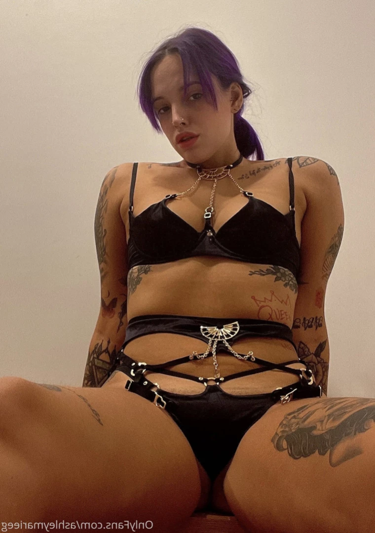 AshleyMarie 🇬🇧🇨🇾 [ ashleymarieeg ] Onlyfans leaked photo 15921472 on Hotleaks.tv