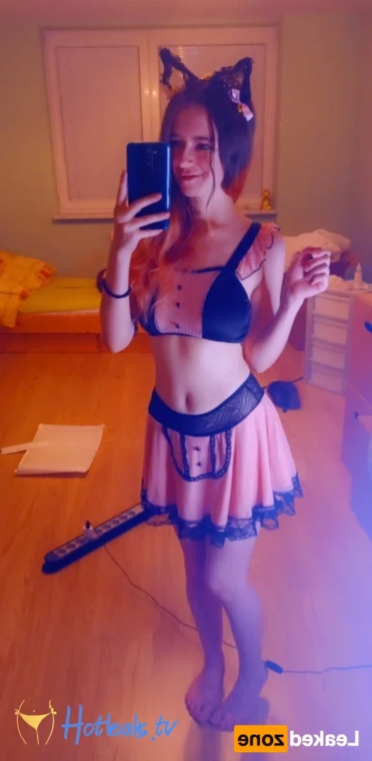 Akita - Cat Lady [ b-kitty ] Onlyfans leaked photo 14322470 on Hotleaks.tv
