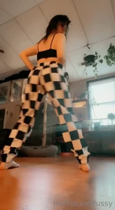 15703159