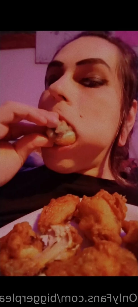 Sara [ biggerplease ] Onlyfans leaked photo 15236498 on Hotleaks.tv