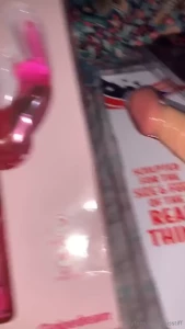 1667571
