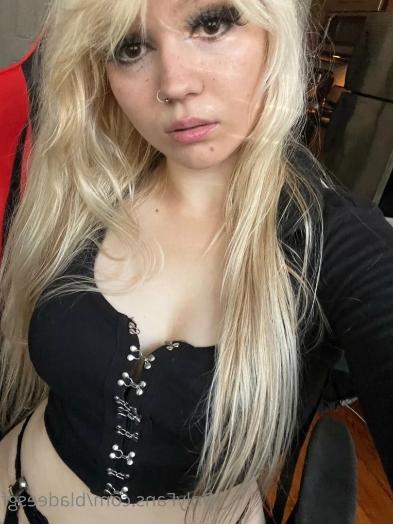 Eva &lt;333 petit $ curvy meme admin [ bladeesgf ] Onlyfans leaked photo 12710676 on Hotleaks.tv