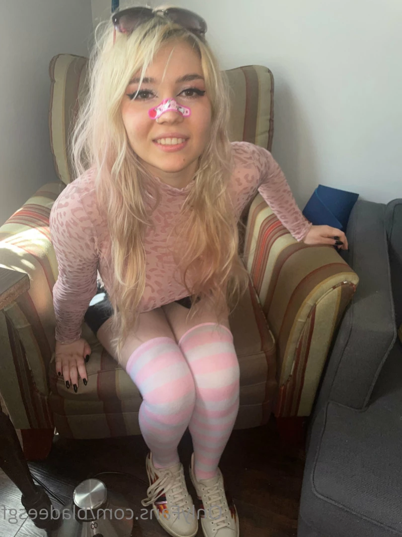 Eva &lt;333 petit $ curvy meme admin [ bladeesgf ] Onlyfans leaked photo 12821806 on Hotleaks.tv