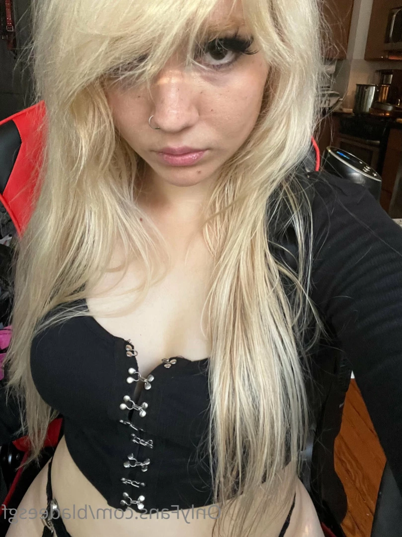 Eva &lt;333 petit $ curvy meme admin [ bladeesgf ] Onlyfans leaked photo 14787296 on Hotleaks.tv