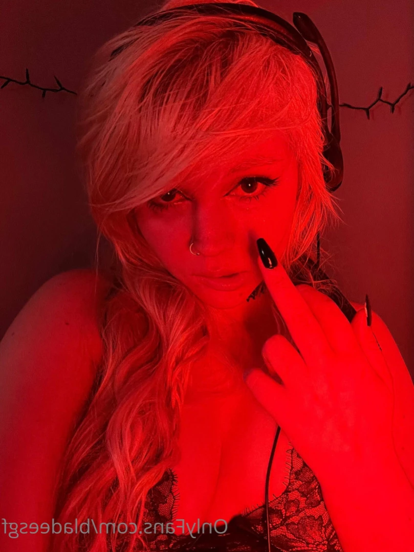 Eva &lt;333 petit $ curvy meme admin [ bladeesgf ] Onlyfans leaked photo 15454306 on Hotleaks.tv
