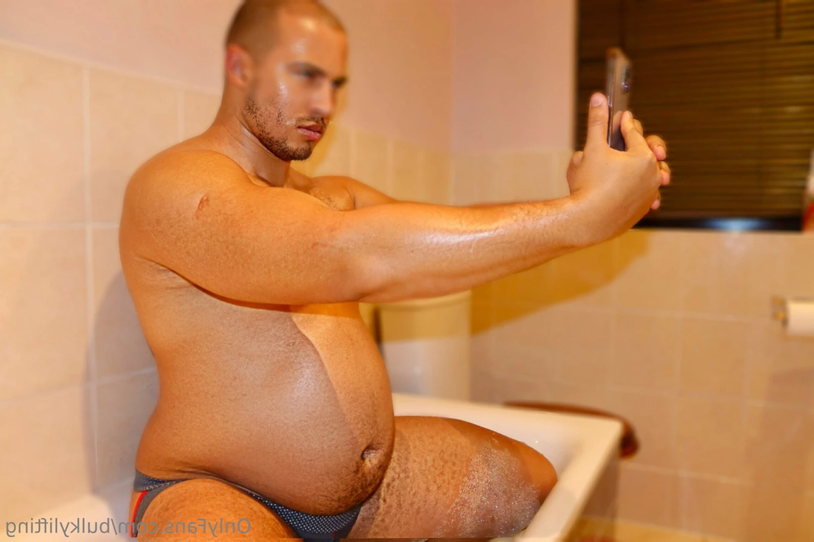 bulkylifting Onlyfans leaked photo 12154330 on Hotleaks.tv