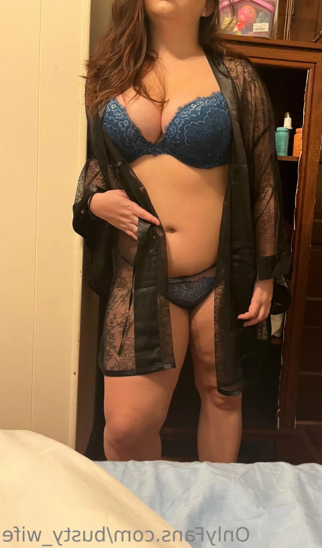 Busty Wife [ busty_wife ] Onlyfans leaked photo 12113900 on Hotleaks.tv