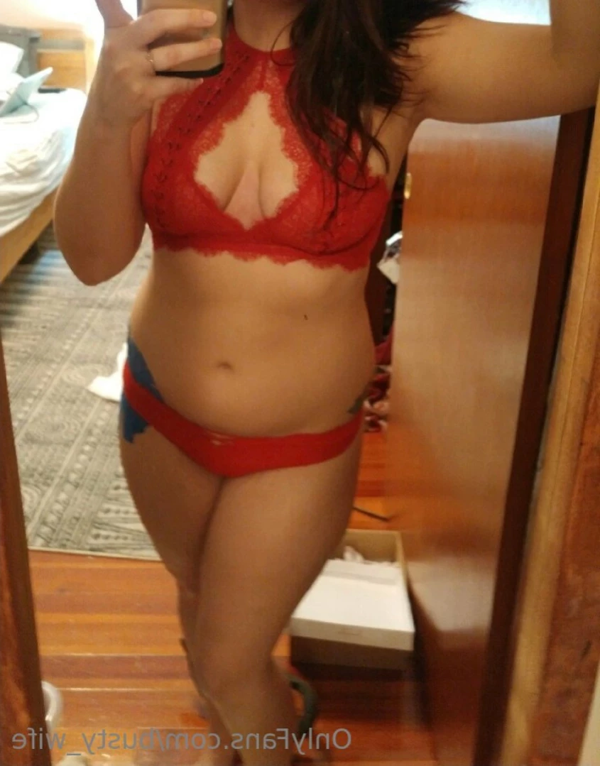 Busty Wife [ busty_wife ] Onlyfans leaked photo 12113997 on Hotleaks.tv