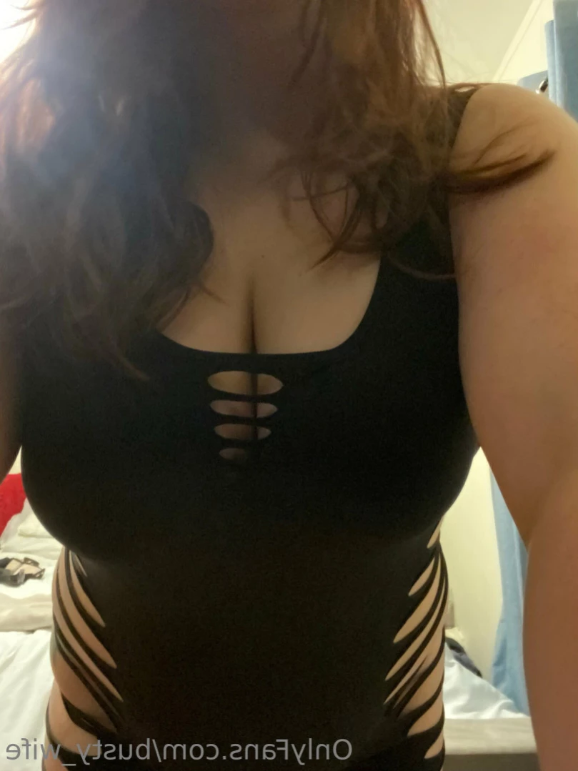Busty Wife [ busty_wife ] Onlyfans leaked photo 12114030 on Hotleaks.tv