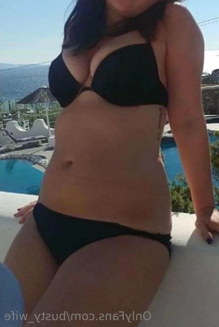 Busty Wife [ busty_wife ] Onlyfans leaked photo 15123411 on Hotleaks.tv