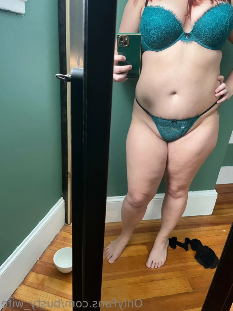 Busty Wife [ busty_wife ] Onlyfans leaked photo 15203788 on Hotleaks.tv